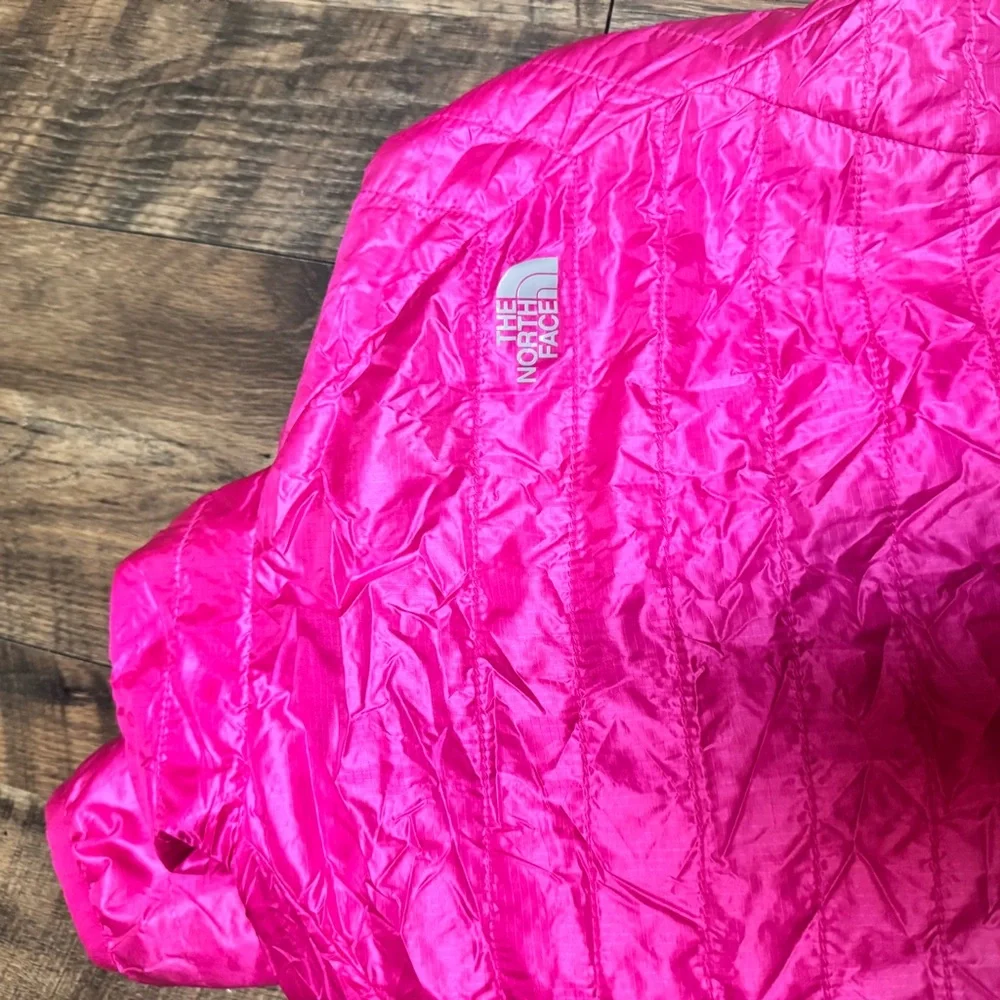 The North Face Vibrant Pink Jacket - Picture 5 of 8